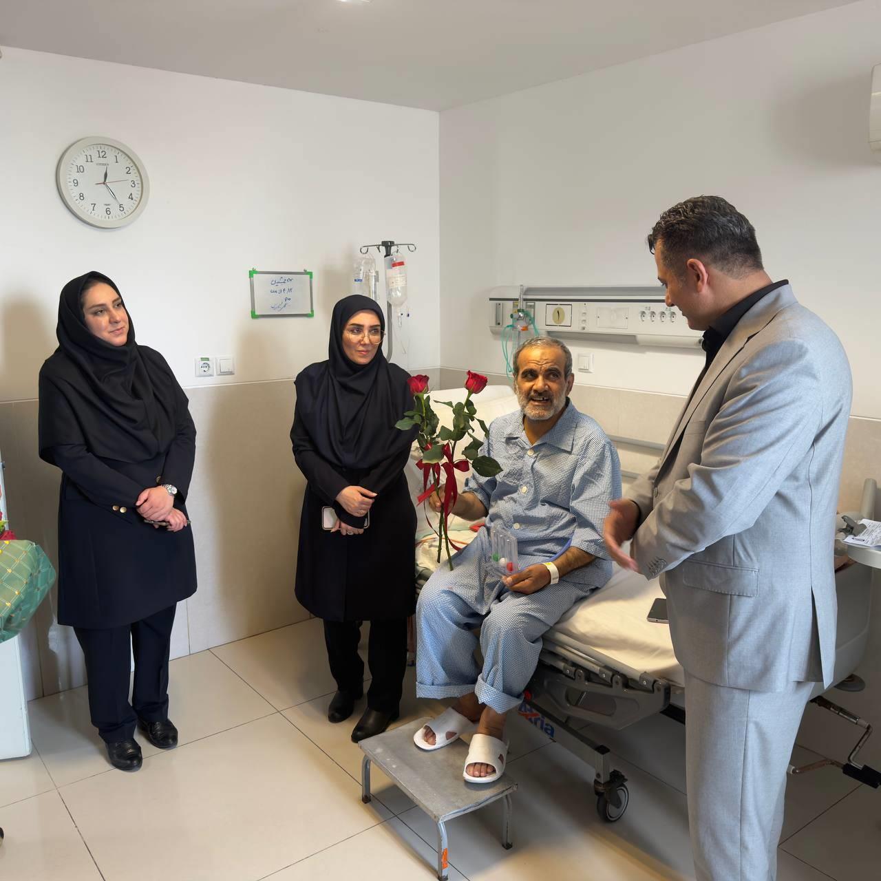 عیادت مدیر صندوق بازنشستگی مازندران از بازنشستگان بستری و بیمار در استان